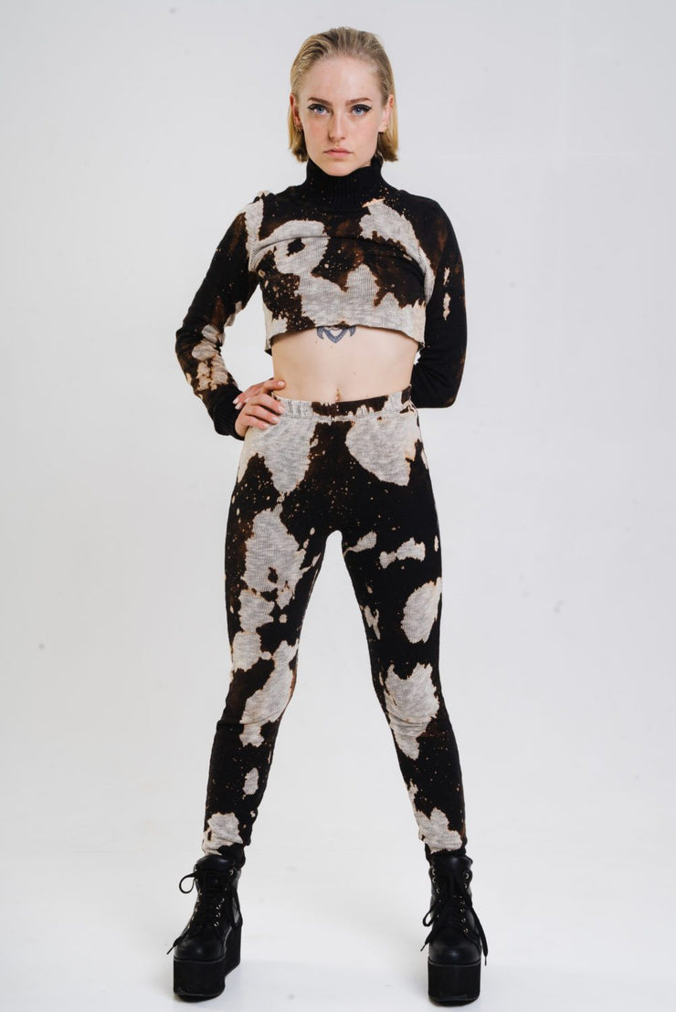 Black and white bleached leggings in a tight fit for alternative girls.